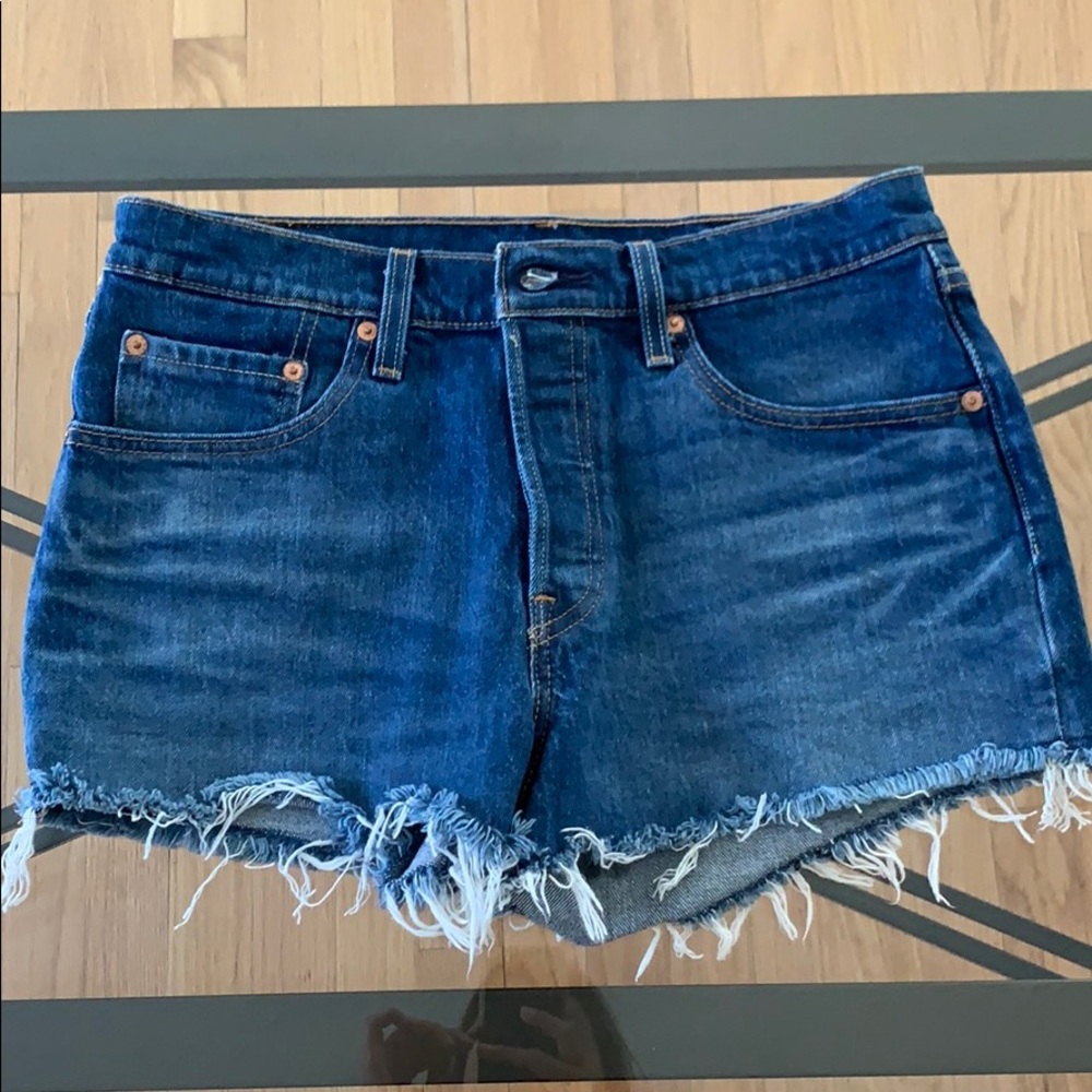 BRAND NEW! Levi 501 shorts size 27 (no tags)